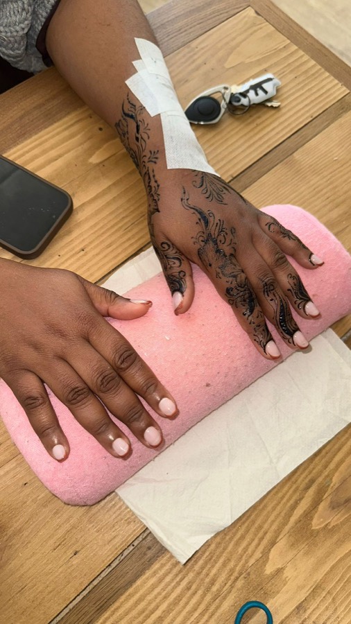 Détail soin ongles Eleganze Poitiers