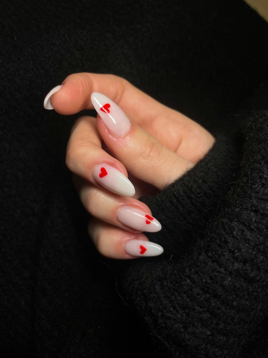 Onglerie Poitiers - Nail Art créatif avec motifs coeurs