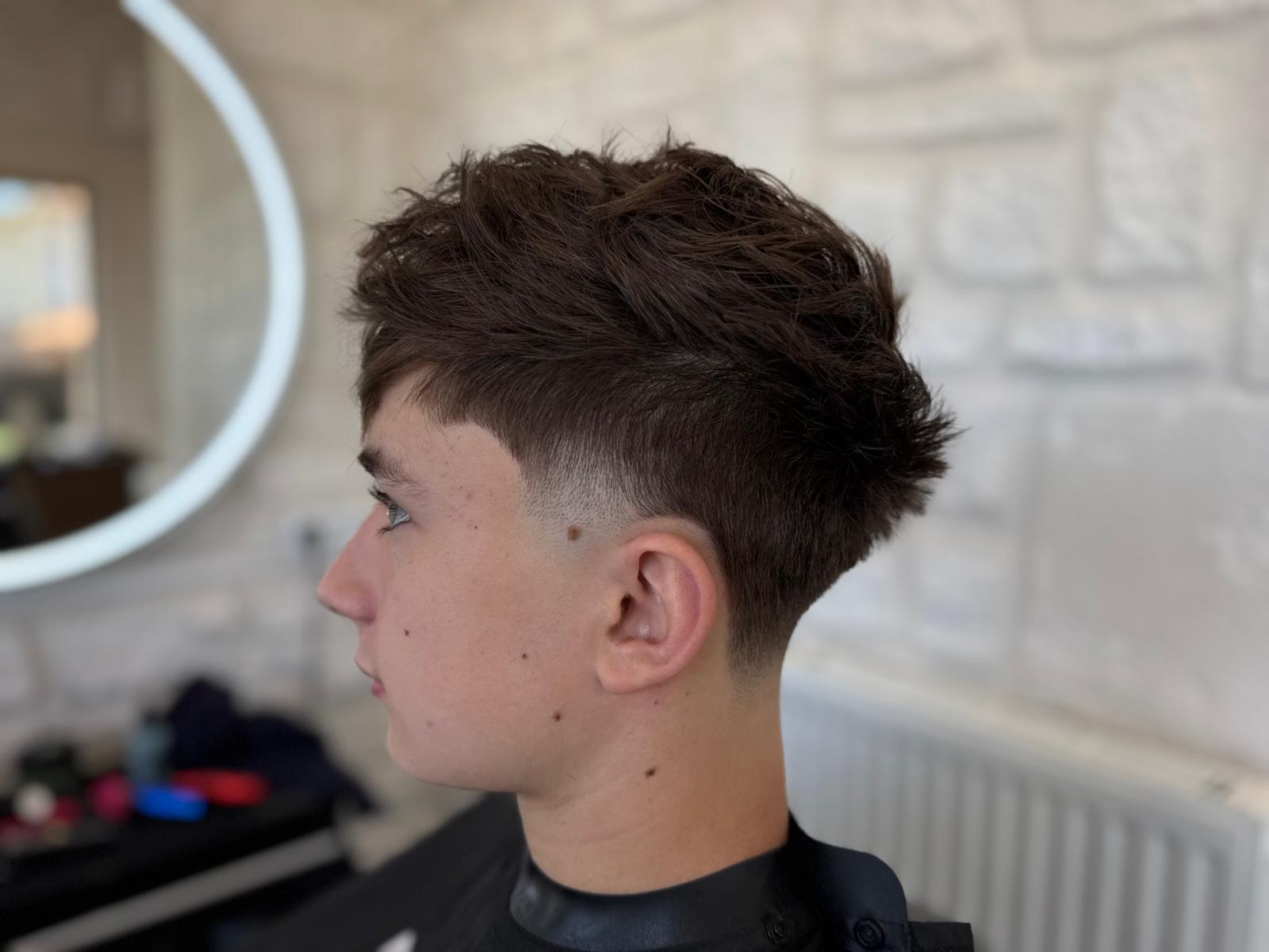 Kevin, coiffeur barbier au salon Eleganze Poitiers